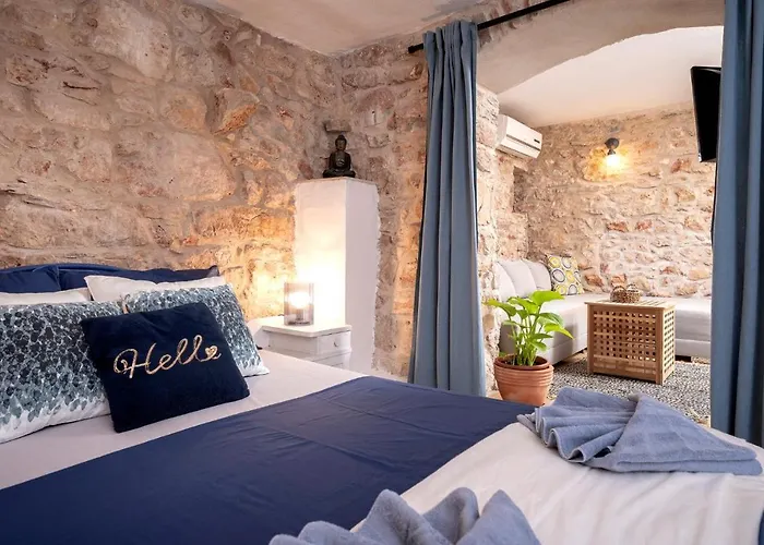 Heritage Stone House Retreat -Free Parking